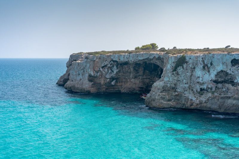 acantilado-aguas-cristalinas-mallorca-espana