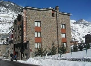 hotel Apartamentos Sant Bernat + Motos De Nieve + Mushing