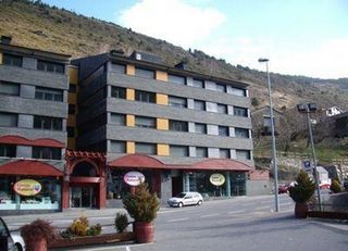 hotel Apartamentos Tarter Pirineos 3000 + Motos De Nieve + Mushing