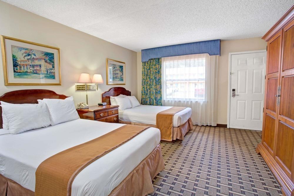 hotel Howard Johnson By Wyndham Lake Front Parkkissimmee