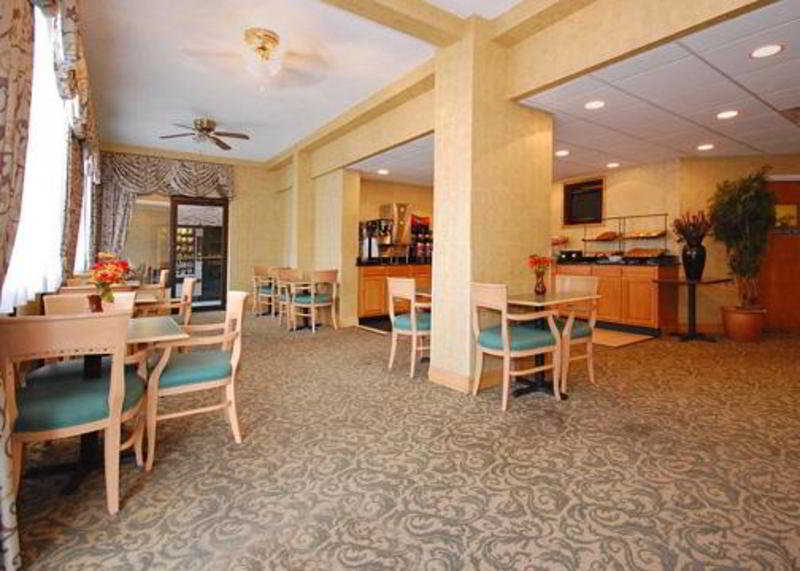 hotel Comfort Inn & Suites Airport Camp Creek