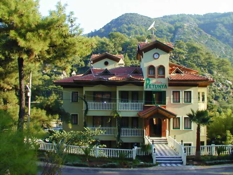 apartamentos Club Petunya Apart