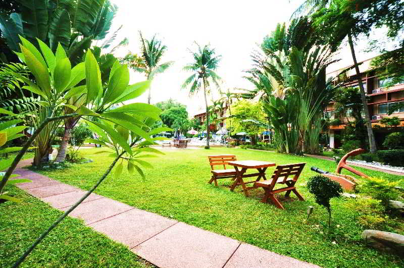 hostal Basaya Beach Hotel & Resort