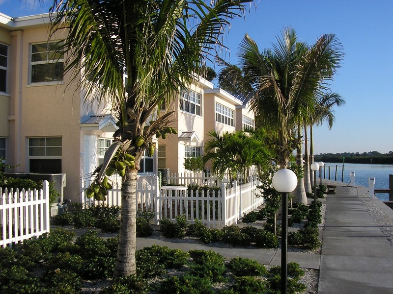 hotel Barefoot Beach Condo Resort