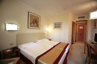 Fotos Hotel Express By Holiday Inn Venice East-quarto Daltino