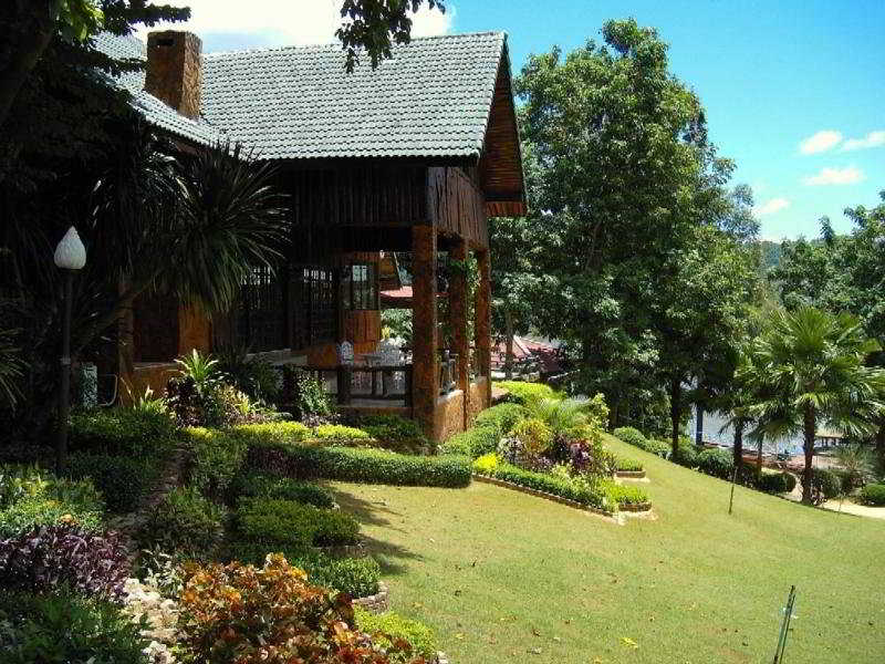 hostal Sai Yok Country Resort & Spa