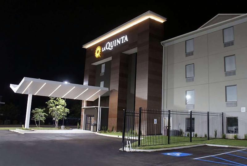 hotel Quality Suites I-240 East-airport