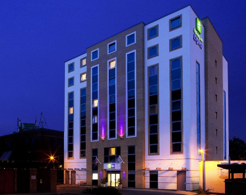 hotel Holiday Inn Express Watford Junction