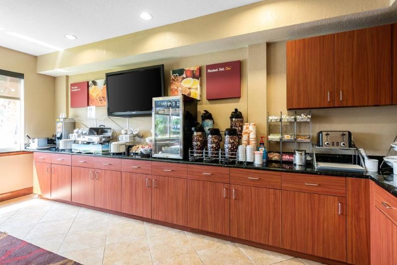 hotel Comfort Suites Near Raymond James Stadium