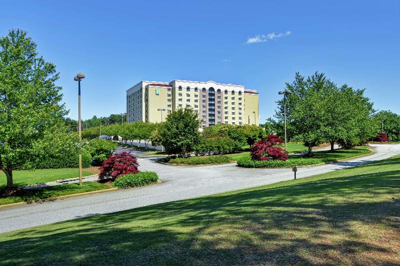 hotel Embassy Suites Greenville Golf Resort