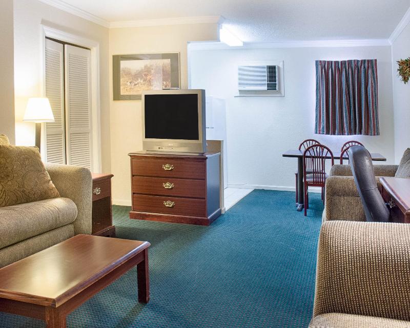 hotel Rodeway Inn & Suites