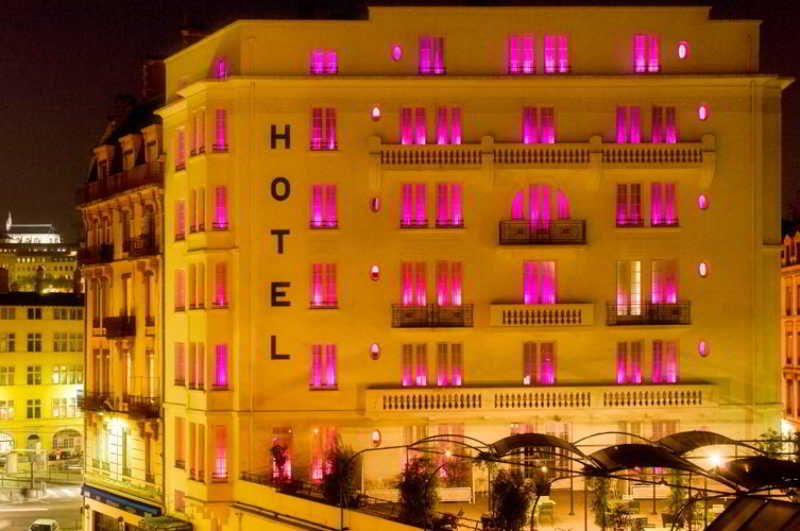 hotel College Hotel