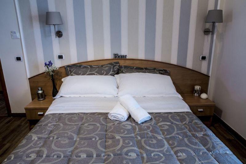 hotel St Peter Bed In Rome