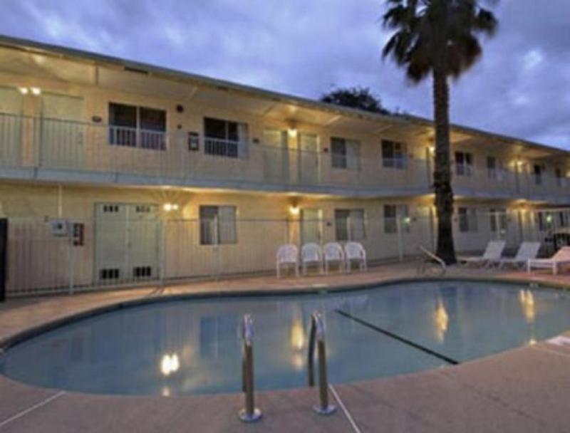 hotel Howard Johnson Express Inn - Redding