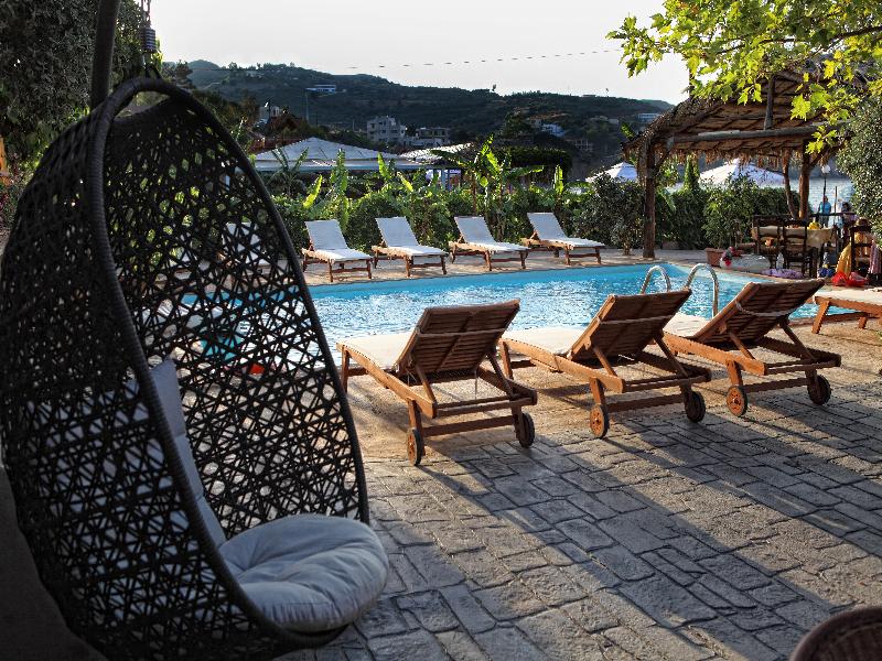 apartamentos Niriides Beach