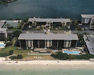 hotel Vanderbilt Beach And Harbour Club