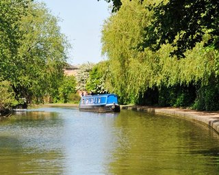 hotel Canalboat Club At Gayton Marina