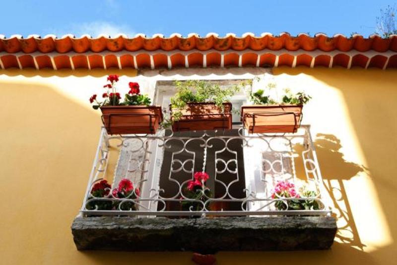 casa Alfama Yellow House