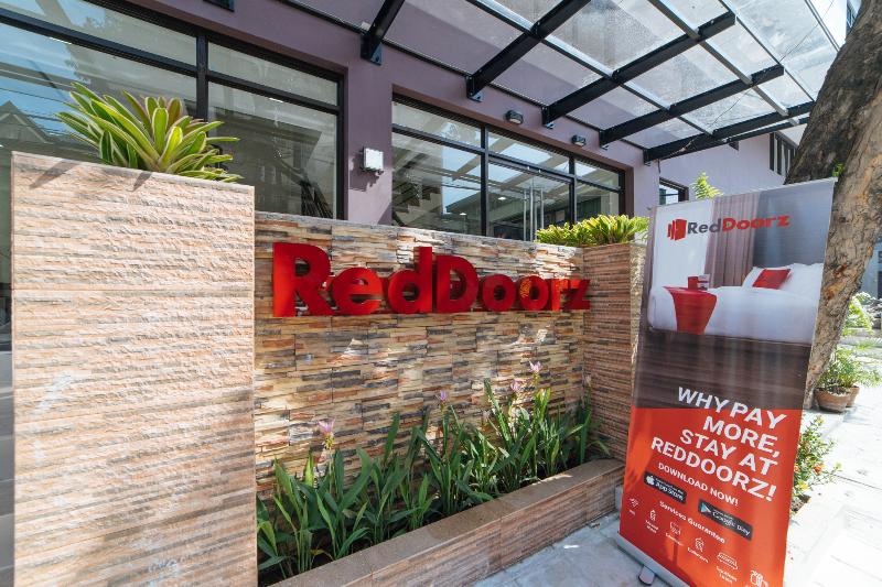 hotel Reddoorz Plus @ Evangelista Street Makati